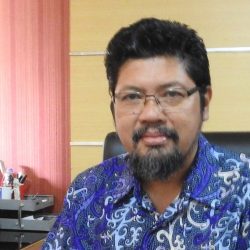 1. Dr. Irdika Mansyur